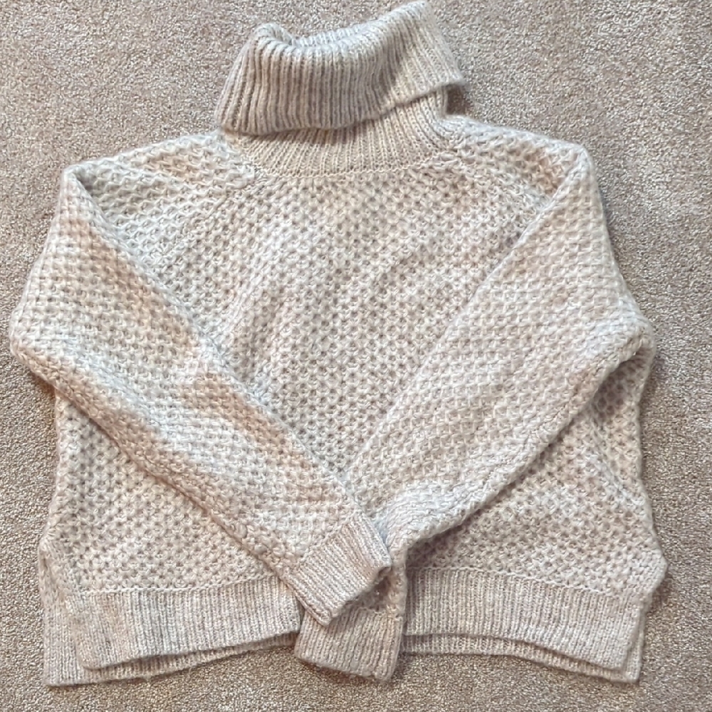 BB Dakota Textured Light Grey Turtleneck Sweater